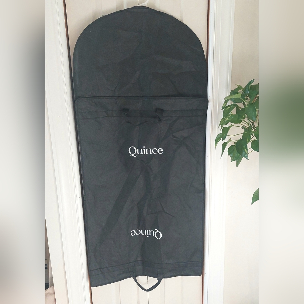 Quince -Suit & Garment Protector/ Travel Black Zip Bags! Lot Of 4! (1)